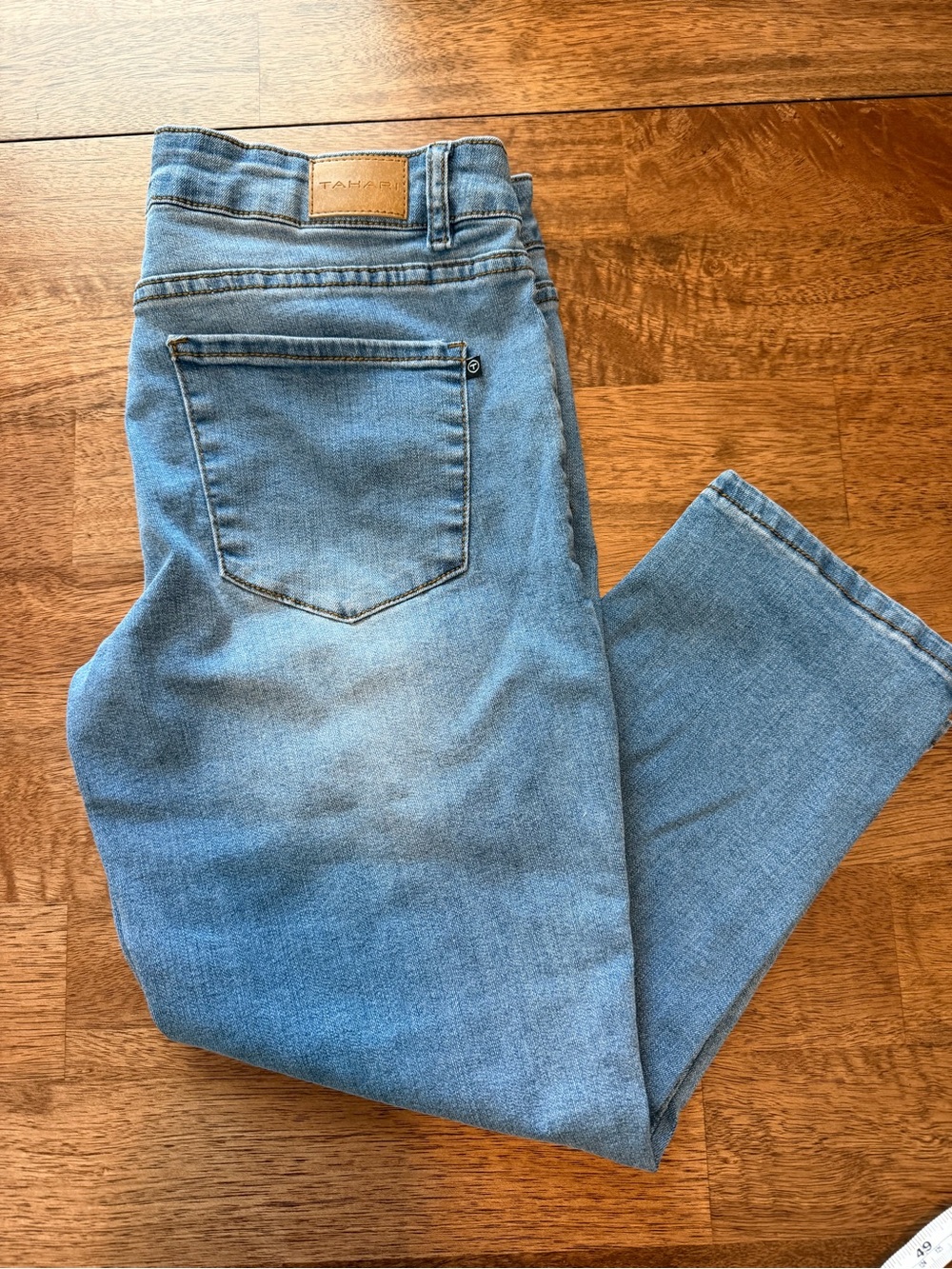 Tahari Hannah Mid-Rise Capri Jean